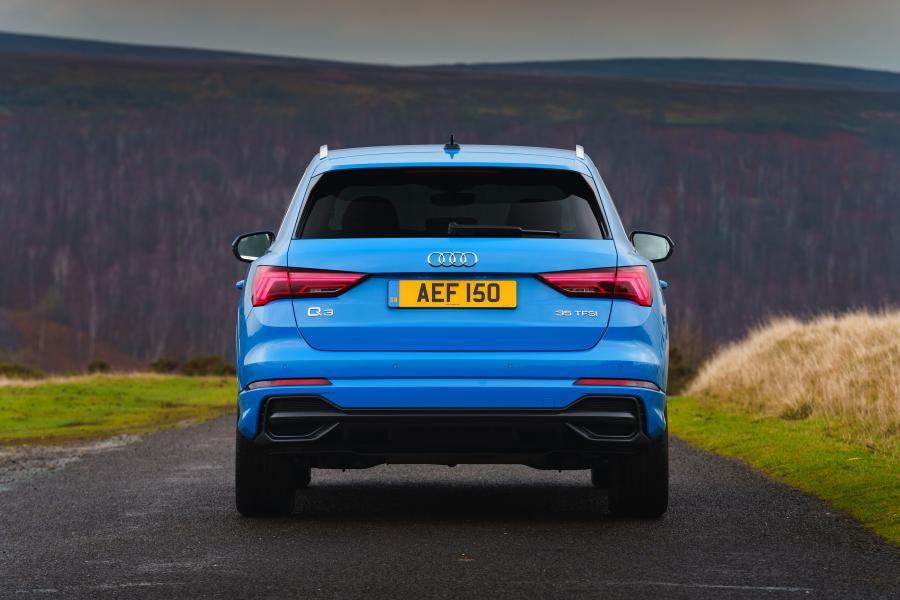  Audi Q3 35 TFSI S-Line (8U) 2018 года  (UK) (фото 11 из 40)